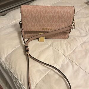 Michael Kors Daniela cross body NWOT